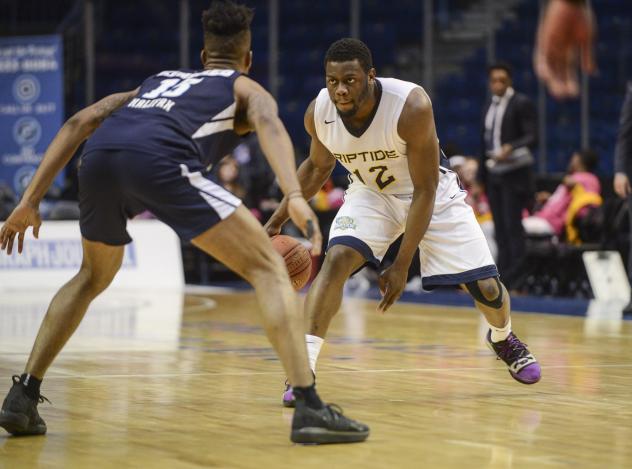 Halifax Hurricanes power forward Tyrone Watson defends against the Saint John Riptide