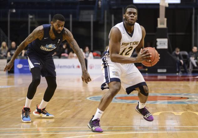 Halifax Hurricanes shooting guard Terry Thomas (left) against the Saint John Riptide