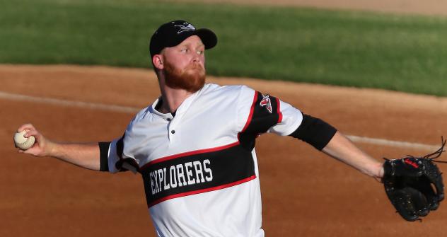 Sioux City Explorers pitcher Justin Vernia