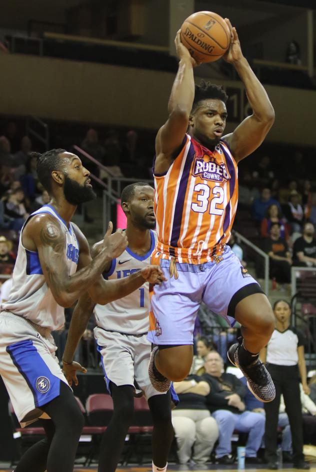 Retin Obasohan of the Northern Arizona Suns in his Rodeo Clowns jersey