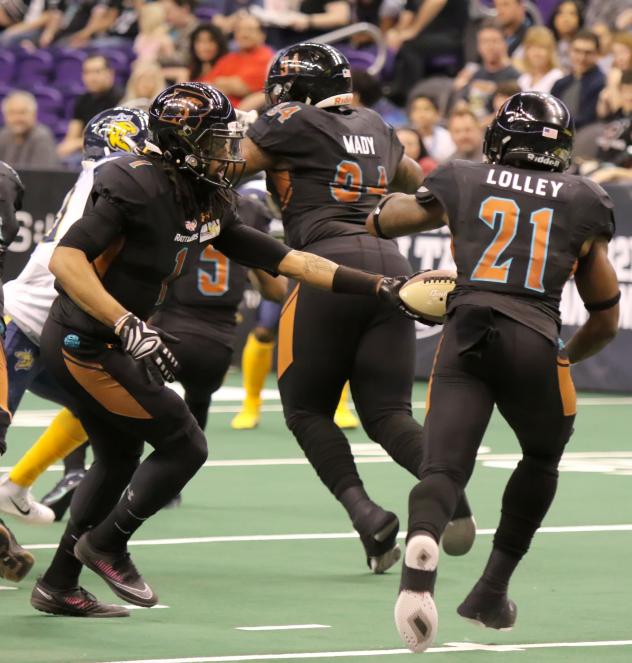 Arizona Rattlers quarterback Verlon Reed hands off to Jabre Lolley vs. the Cedar Rapids River Kings