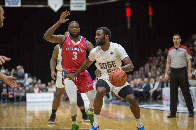 Cape Breton Highlanders guard Devin Sweetney (3) vs. the St John's Edge