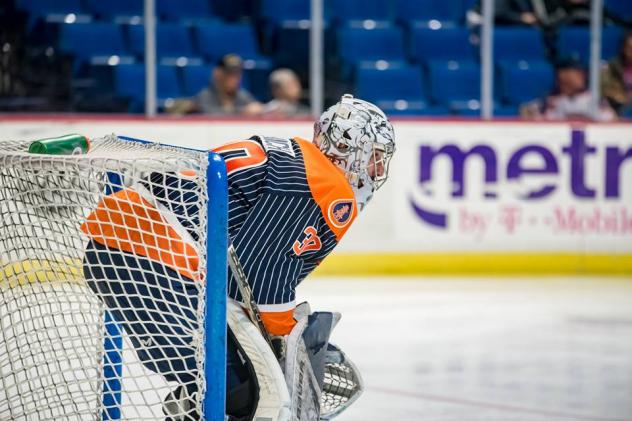 Tulsa Oilers goaltender Ian Keserich