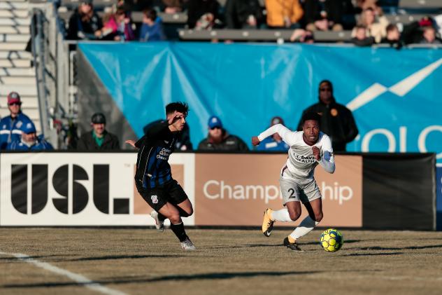 Sacramento Republic FC defender Shannon Gomez (right) sprints for the ball against the Colorado Springs Switchbacks