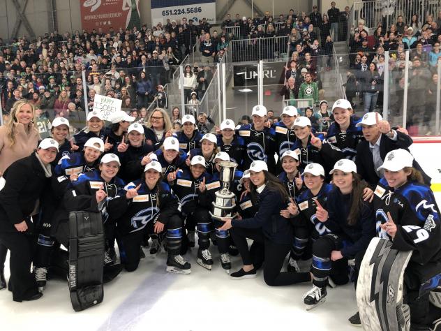 Minnesota Whitecaps celebrate an Isobel Cup win