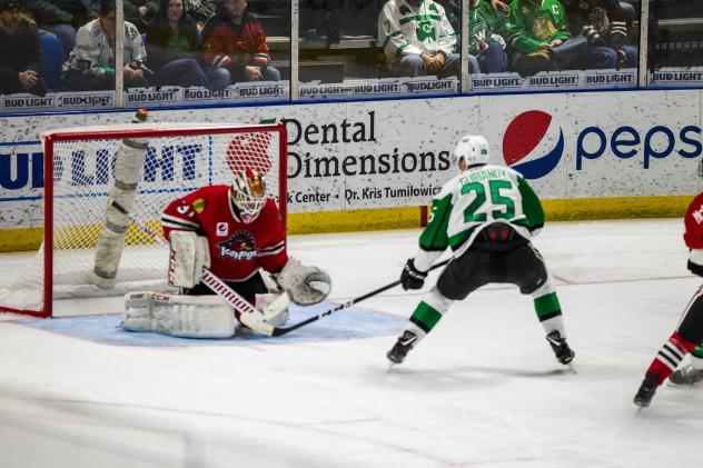 Denis Gurianov of the Texas Stars vs. the Rockford IceHogs