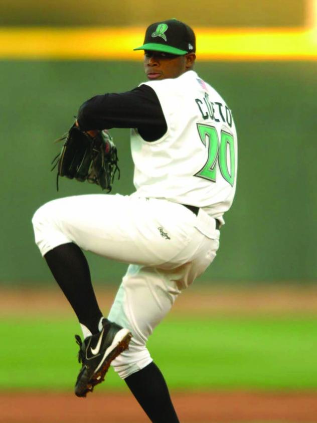 Johnny Cueto pitching for the Dayton Dragons