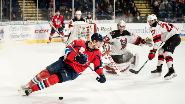 Binghamton Devels defend against the Springfield Thunderbirds