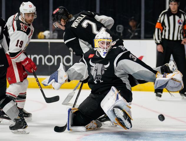 San Antonio Rampage goaltender Evan Fitzpatrick lunges for a save on Grand Rapids Griffins forward Carter Camper