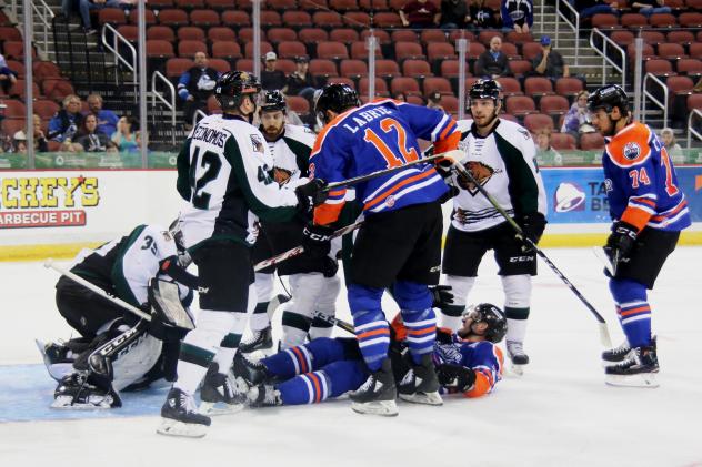 Utah Grizzlies mix it up with the Wichita Thunder