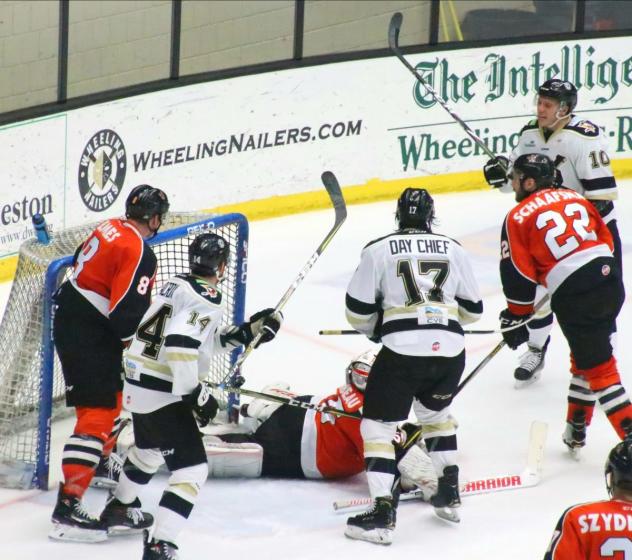 Wheeling Nailers in front of the Fort Wayne Komets goal