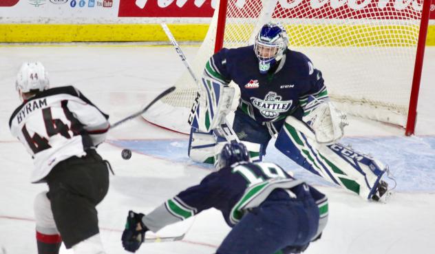 Vancouver Giants defenceman Bowen Byram eyes a goal against the Seattle Thunderbirds