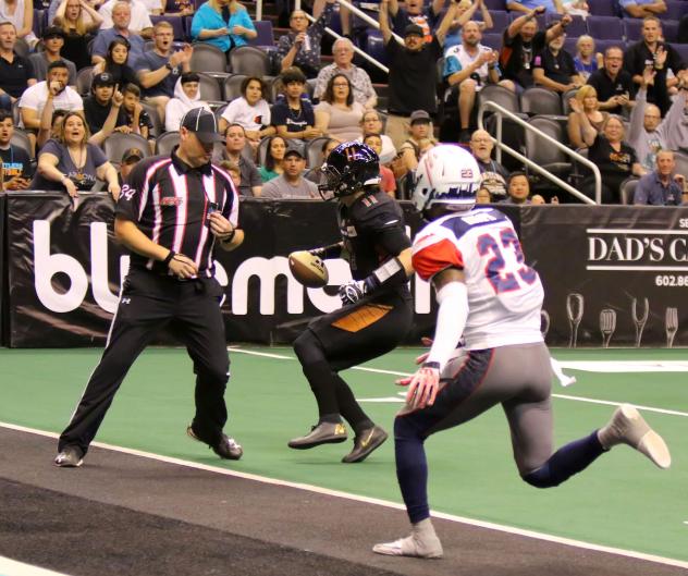 Arizona Rattlers quarterback Jeff Ziemba scores vs. the Sioux Falls Storm