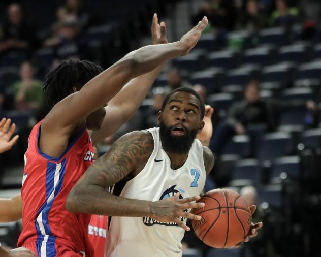 Halifax Hurricanes guard Terry Thomas looks for an opening vs. the Cape Breton Highlanders