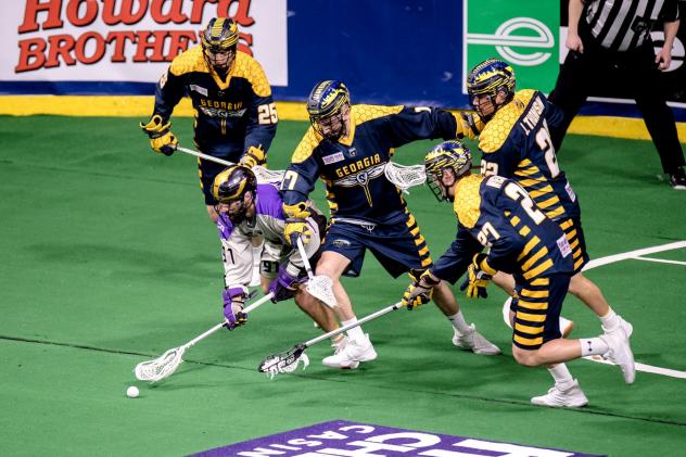 Georgia Swarm surround a San Diego Seals player