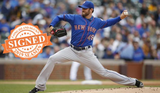 Jon Niese pitching for the New York Mets