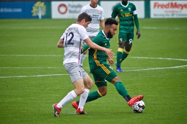 Sacramento Republic FC challenges Portland Timbers 2 for possession