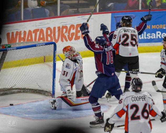 Tulsa Oilers celebrate a goal against the Kansas City Mavericks