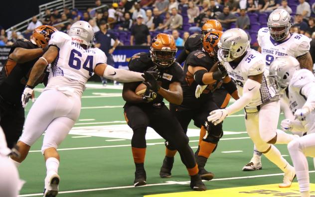 Arizona Rattlers run the ball against the San Diego Strike Force defense