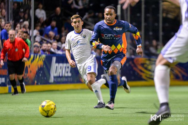 Tacoma Stars and San Diego Sockers race for the ball