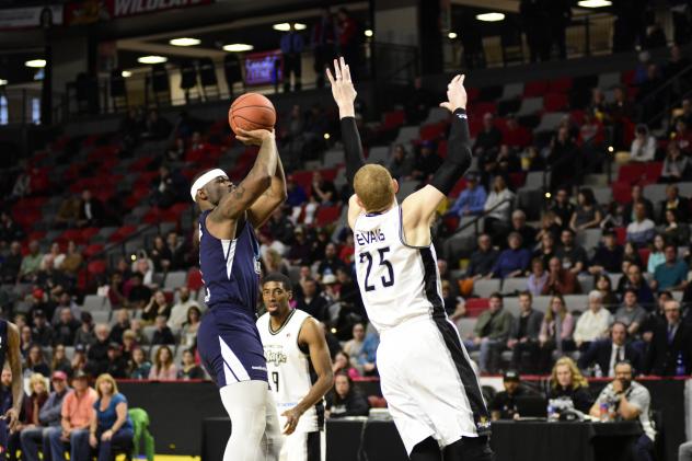 Halifax Hurricanes shoot against the Moncton Magic