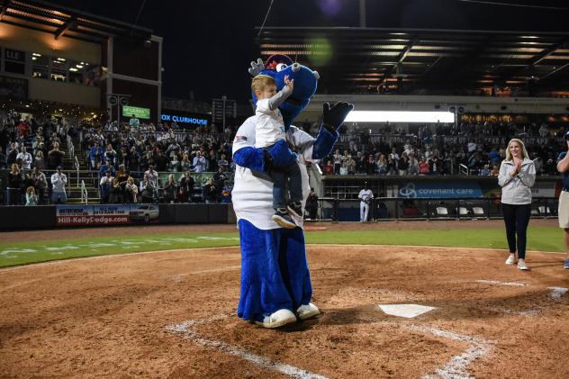 Pensacola Blue Wahoos celebrate Home Run for Life