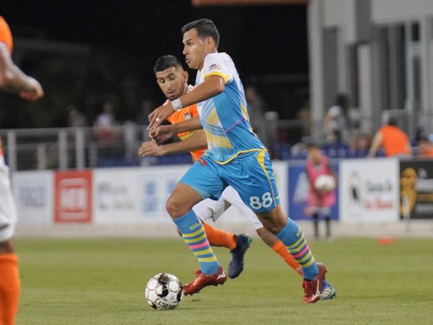 Las Vegas Lights FC midfielder Junior Sandoval vs. Rio Grande Valley FC