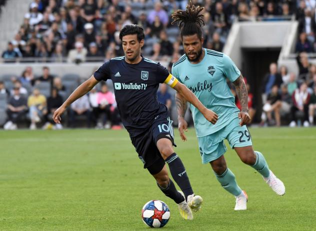 LAFC's Carlos Vela (L) and Seattle's Roman Torres (R)