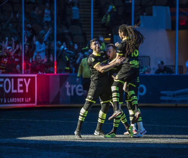 Milwaukee Wave celebrate a goal