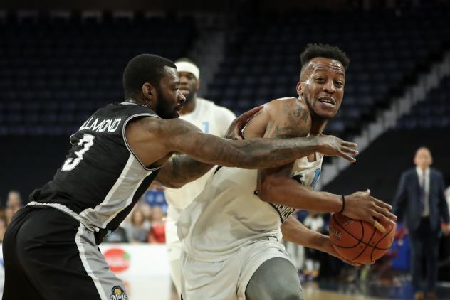 Halifax Hurricanes drive against the Moncton Magic