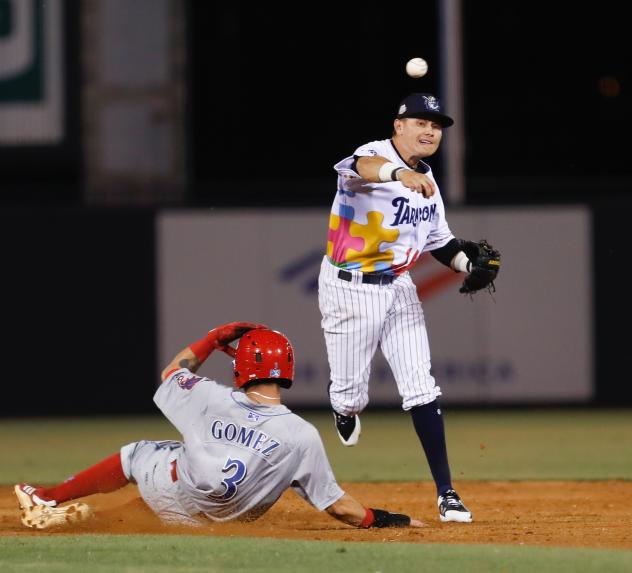 Diego Castillo of the Tampa Tarpons throws to first