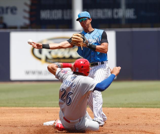 Tampa Tarpons second baseman Oswaldo Cabrera throws to first