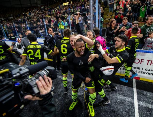 The Milwaukee Wave and Ian Bennett celebrate after clinching a championship berth