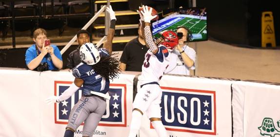 Washington Valor receiver Dezmon Epps with a catch along the sideline in the season opener against Baltimore