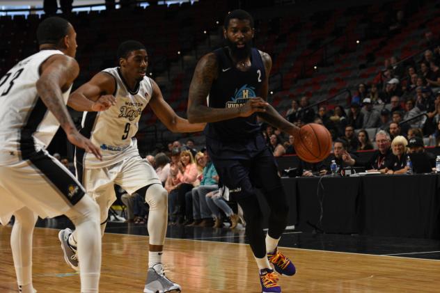 Halifax Hurricanes shooting guard Terry Thomas drives against the Moncton Magic