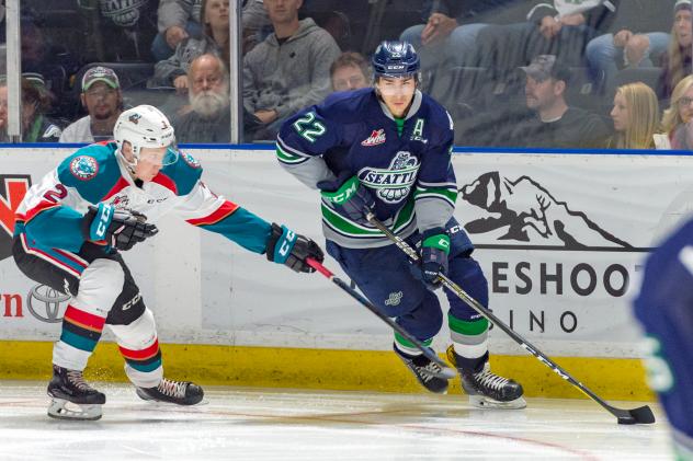 Forward Dillon Hamaliuk with the Seattle Thunderbirds