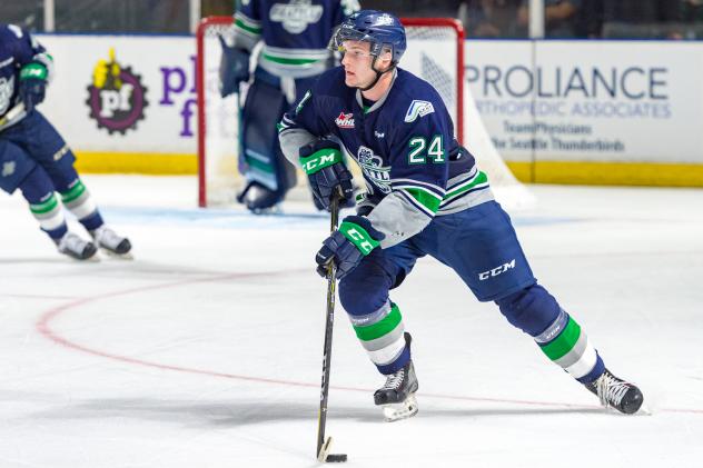 Defenceman Jake Lee with the Seattle Thunderbirds