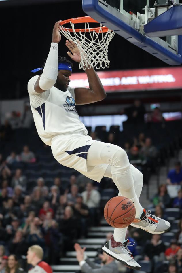 Halifax Hurricanes finish off a dunk against the Moncton Magic