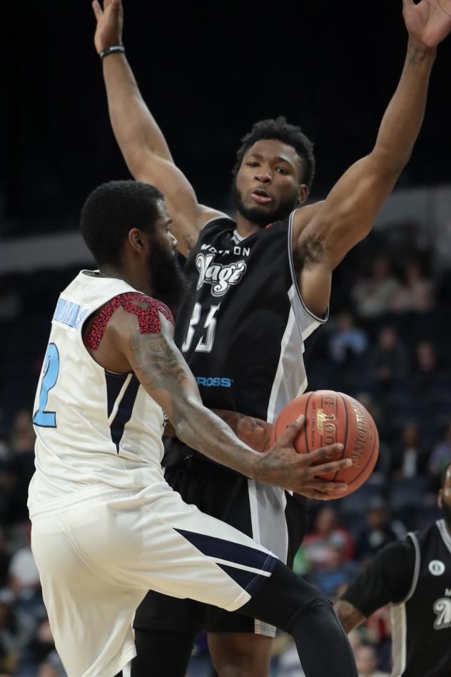 Halifax Hurricanes shooting guard Terry Thomas against the Moncton Magic