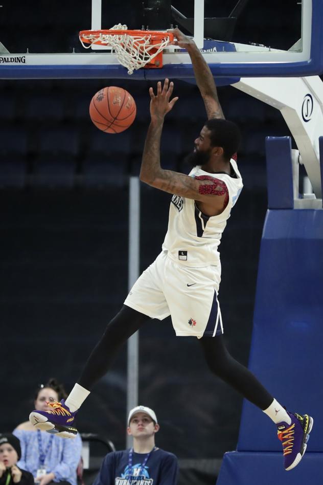 Halifax Hurricanes dunk against the Moncton Magic