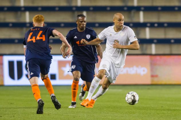 Louisville City FC with possession against the Swope Park Rangers