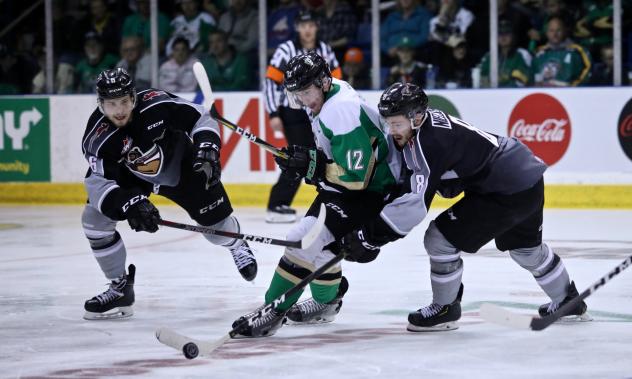 Vancouver Giants sandwich the Prince Albert Raiders in Game 6