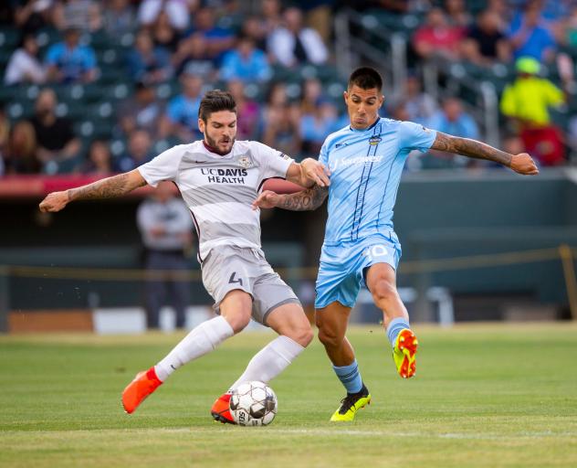 Sacramento Republic FC defender Mitchell Taintor (left) vs. El Paso Locomotive FC