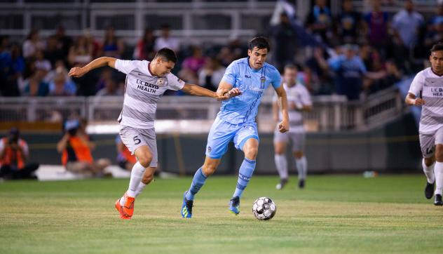 Sacramento Republic FC defender Matt Mahoney (left) vs. El Paso Locomotive FC