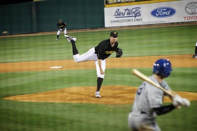 Geoff Hartlieb pitching with the West Virginia Power