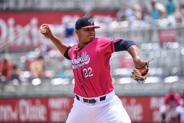 Pensacola Blue Wahoos pitcher Brusdar Graterol