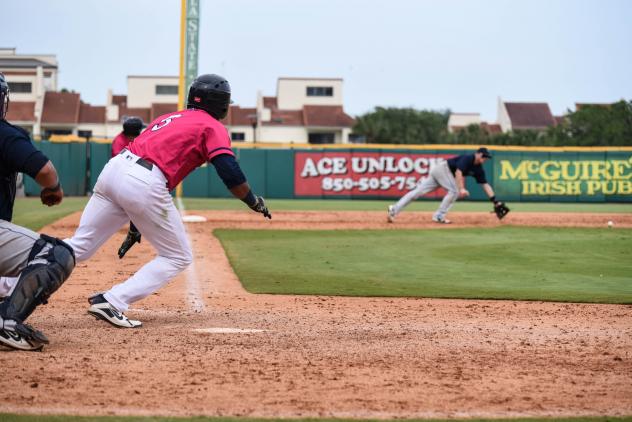 Jaylin Davis delivers the game-winning hit for the Pensacola Blue Wahoos