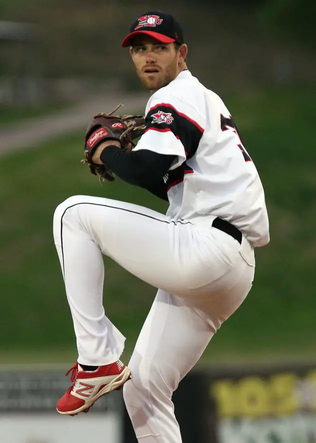 Sioux City Explorers pitcher Anthony Bender