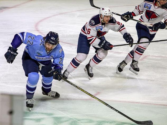 Former Maine Mariners forward Johnny McInnis vs. the South Carolina Stingrays
