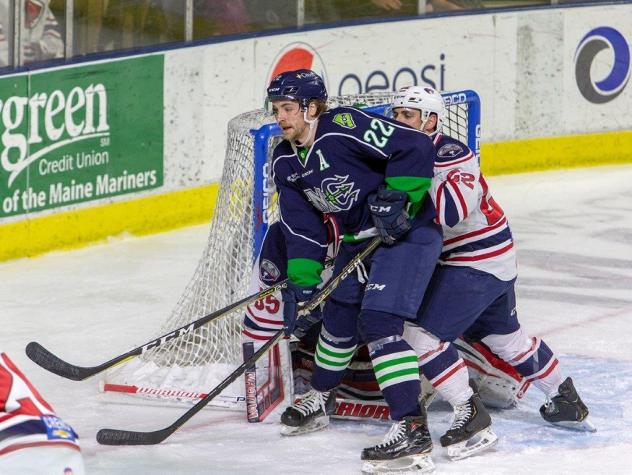 Former Maine Mariners forward Johnny McInnis sets up in front of the net